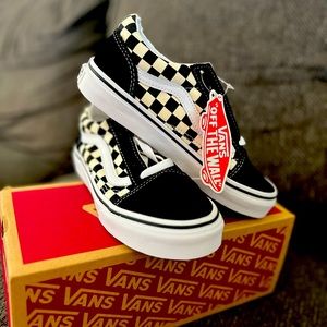 Brand new, never worn, still in box checkered old school vans size 2 kids